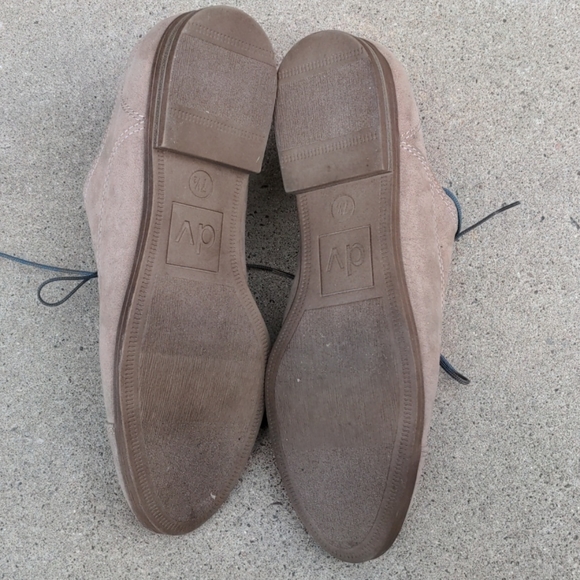 Dolce Vita tan shoes - Picture 2 of 4
